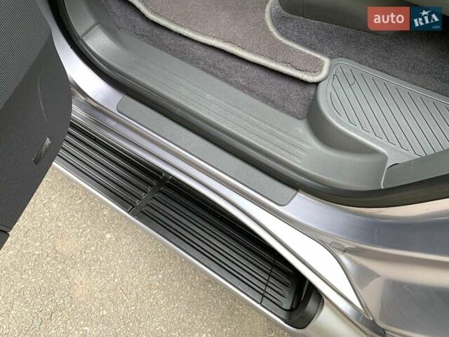 Серый Лексус ЛХ, объемом двигателя 5.66 л и пробегом 175 тыс. км за 32800 $, фото 55 на Automoto.ua