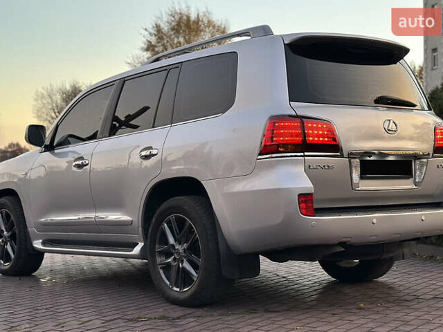 Сірий Лексус ЛХ, об'ємом двигуна 5.66 л та пробігом 262 тис. км за 22999 $, фото 14 на Automoto.ua