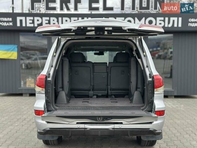 Серый Лексус ЛХ, объемом двигателя 5.66 л и пробегом 255 тыс. км за 24900 $, фото 21 на Automoto.ua