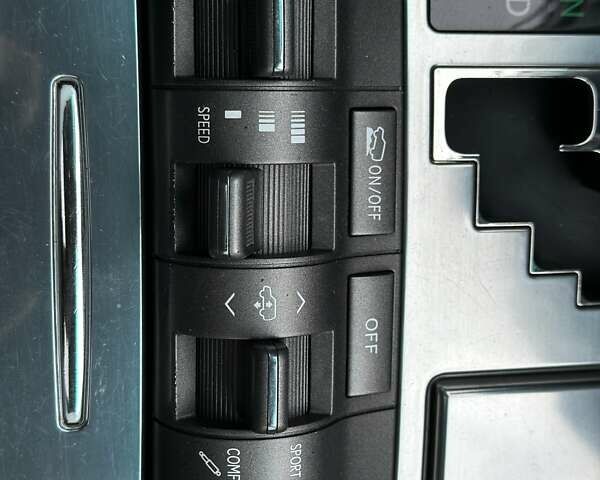 Серый Лексус ЛХ, объемом двигателя 5.66 л и пробегом 255 тыс. км за 24900 $, фото 46 на Automoto.ua