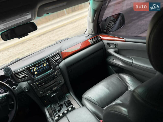 Сірий Лексус ЛХ, об'ємом двигуна 5.66 л та пробігом 246 тис. км за 24999 $, фото 33 на Automoto.ua