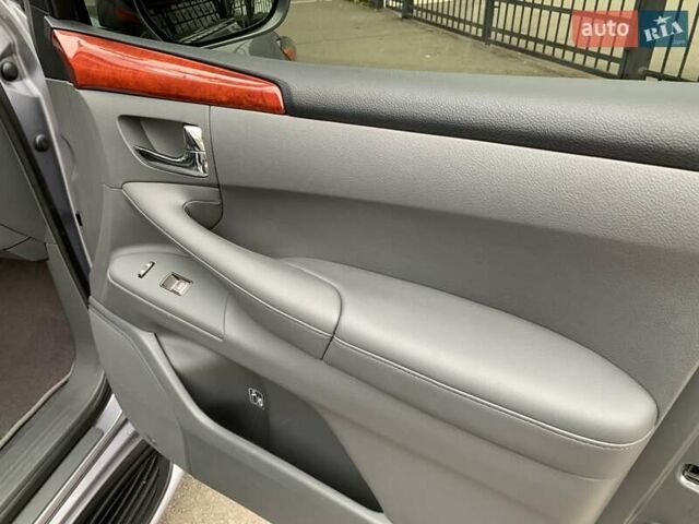 Серый Лексус ЛХ, объемом двигателя 5.66 л и пробегом 175 тыс. км за 32800 $, фото 37 на Automoto.ua