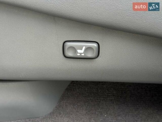 Серый Лексус ЛХ, объемом двигателя 5.66 л и пробегом 255 тыс. км за 24900 $, фото 27 на Automoto.ua