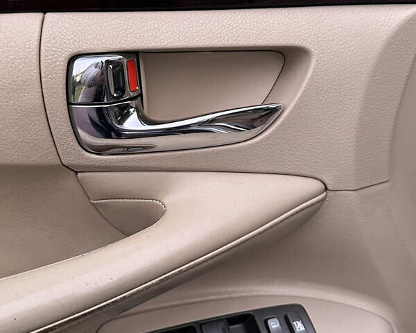 Сірий Лексус ЛХ, об'ємом двигуна 5.66 л та пробігом 262 тис. км за 22999 $, фото 31 на Automoto.ua