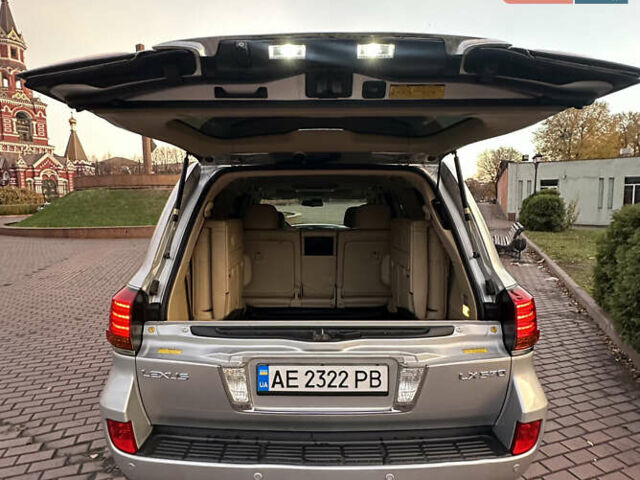 Сірий Лексус ЛХ, об'ємом двигуна 5.66 л та пробігом 262 тис. км за 22999 $, фото 44 на Automoto.ua