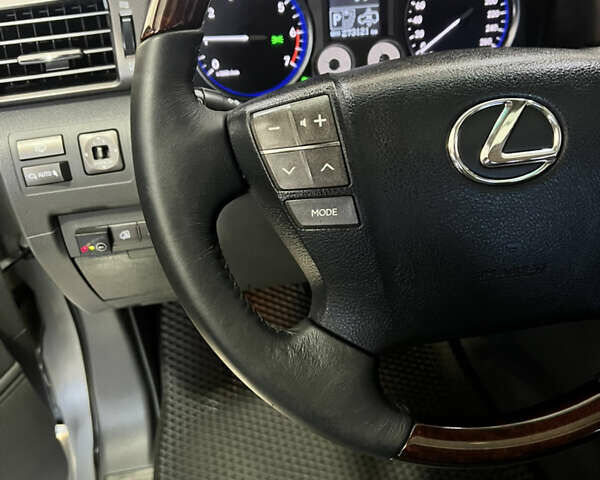 Серый Лексус ЛХ, объемом двигателя 5.66 л и пробегом 273 тыс. км за 24900 $, фото 91 на Automoto.ua