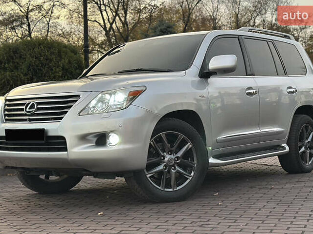 Сірий Лексус ЛХ, об'ємом двигуна 5.66 л та пробігом 262 тис. км за 22999 $, фото 3 на Automoto.ua