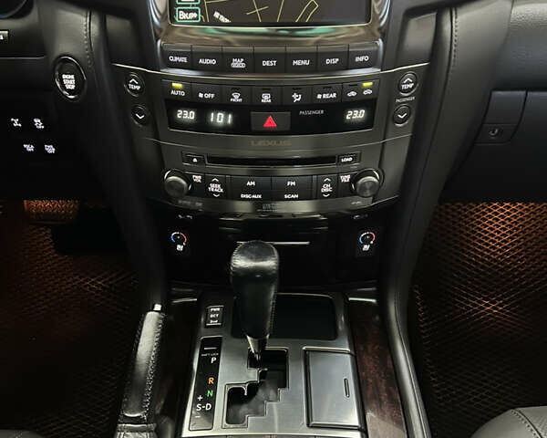 Серый Лексус ЛХ, объемом двигателя 5.66 л и пробегом 273 тыс. км за 24900 $, фото 90 на Automoto.ua