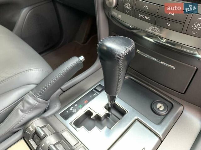 Серый Лексус ЛХ, объемом двигателя 5.66 л и пробегом 175 тыс. км за 32800 $, фото 34 на Automoto.ua