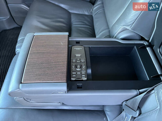 Сірий Лексус ЛХ, об'ємом двигуна 5.66 л та пробігом 290 тис. км за 22500 $, фото 12 на Automoto.ua