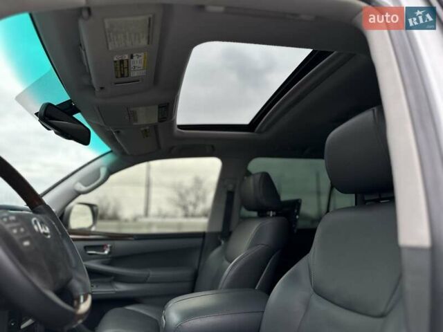 Серый Лексус ЛХ, объемом двигателя 5.66 л и пробегом 255 тыс. км за 24900 $, фото 49 на Automoto.ua