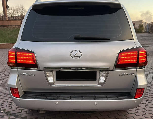Сірий Лексус ЛХ, об'ємом двигуна 5.66 л та пробігом 262 тис. км за 22999 $, фото 12 на Automoto.ua