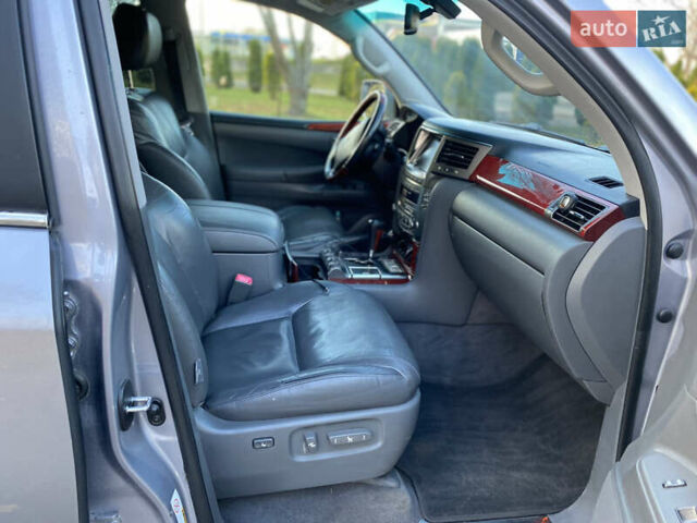 Сірий Лексус ЛХ, об'ємом двигуна 5.66 л та пробігом 295 тис. км за 20888 $, фото 25 на Automoto.ua