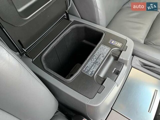 Серый Лексус ЛХ, объемом двигателя 5.66 л и пробегом 175 тыс. км за 32800 $, фото 47 на Automoto.ua