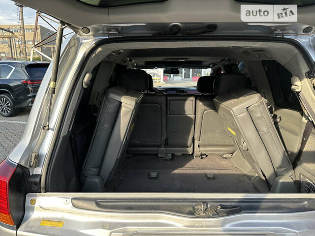 Серый Лексус ЛХ, объемом двигателя 5.66 л и пробегом 243 тыс. км за 25800 $, фото 75 на Automoto.ua