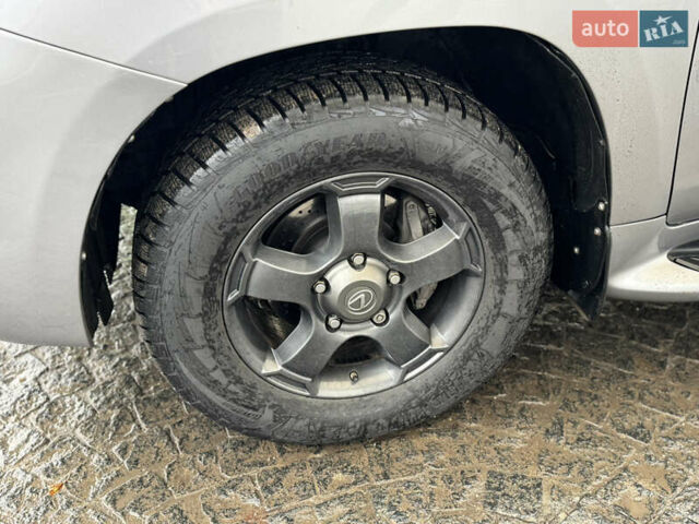 Серый Лексус ЛХ, объемом двигателя 5.66 л и пробегом 530 тыс. км за 25500 $, фото 7 на Automoto.ua