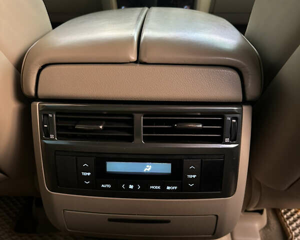 Сірий Лексус ЛХ, об'ємом двигуна 5.66 л та пробігом 262 тис. км за 22999 $, фото 41 на Automoto.ua