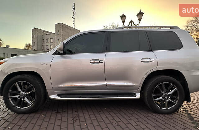 Сірий Лексус ЛХ, об'ємом двигуна 5.66 л та пробігом 262 тис. км за 22999 $, фото 15 на Automoto.ua