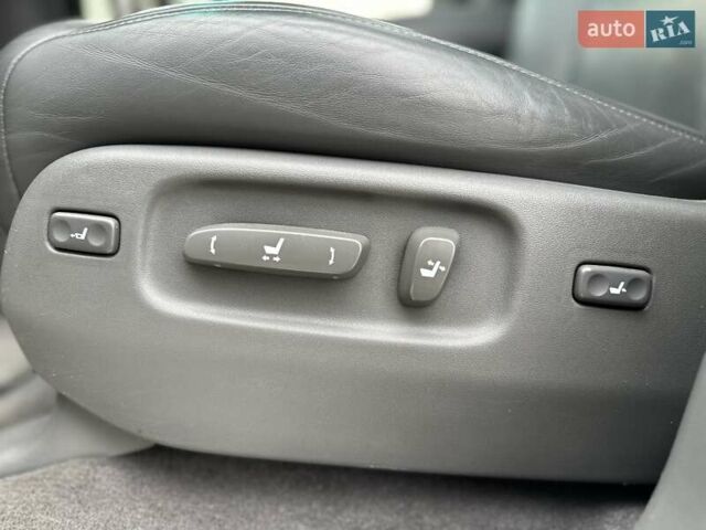 Серый Лексус ЛХ, объемом двигателя 5.66 л и пробегом 255 тыс. км за 24900 $, фото 40 на Automoto.ua