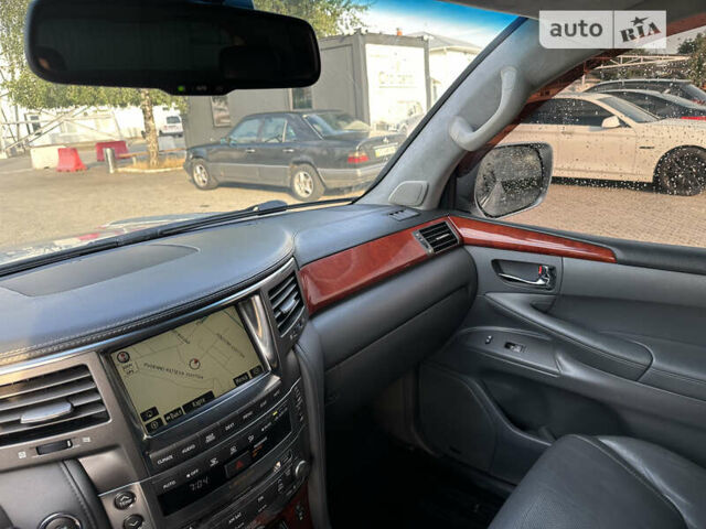 Серый Лексус ЛХ, объемом двигателя 5.66 л и пробегом 243 тыс. км за 25800 $, фото 40 на Automoto.ua