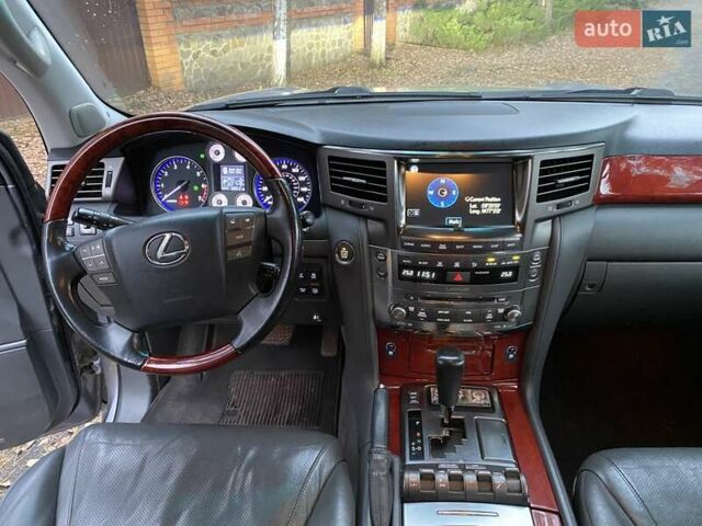 Сірий Лексус ЛХ, об'ємом двигуна 5.7 л та пробігом 295 тис. км за 21555 $, фото 36 на Automoto.ua