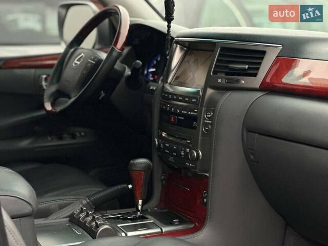 Сірий Лексус ЛХ, об'ємом двигуна 5.66 л та пробігом 259 тис. км за 20990 $, фото 11 на Automoto.ua