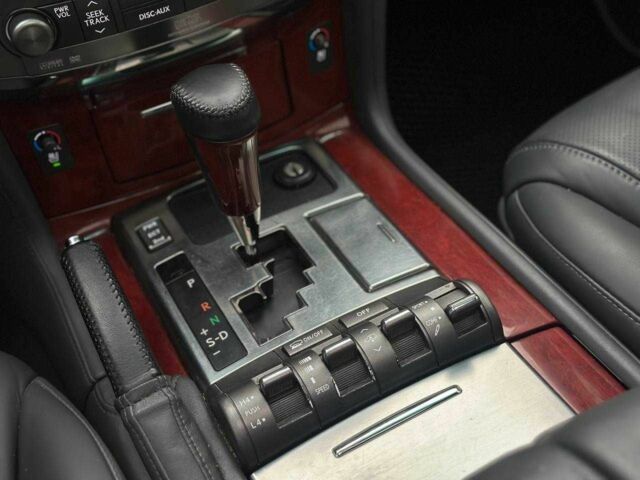 Серый Лексус ЛХ, объемом двигателя 5.7 л и пробегом 259 тыс. км за 21990 $, фото 19 на Automoto.ua