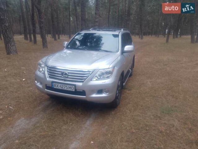 Сірий Лексус ЛХ, об'ємом двигуна 5.66 л та пробігом 360 тис. км за 21700 $, фото 2 на Automoto.ua