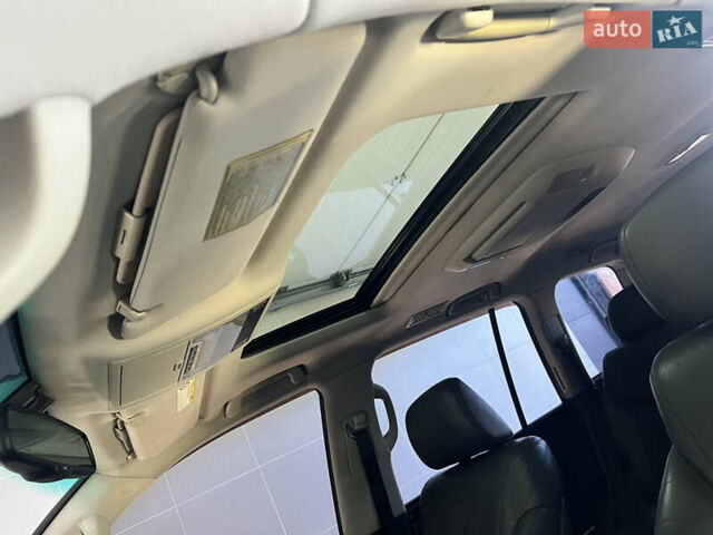 Серый Лексус ЛХ, объемом двигателя 5.66 л и пробегом 273 тыс. км за 24900 $, фото 101 на Automoto.ua