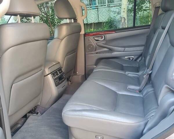 Сірий Лексус ЛХ, об'ємом двигуна 5.66 л та пробігом 170 тис. км за 27500 $, фото 7 на Automoto.ua