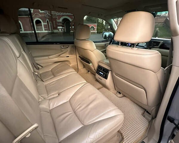 Сірий Лексус ЛХ, об'ємом двигуна 5.66 л та пробігом 262 тис. км за 22999 $, фото 21 на Automoto.ua