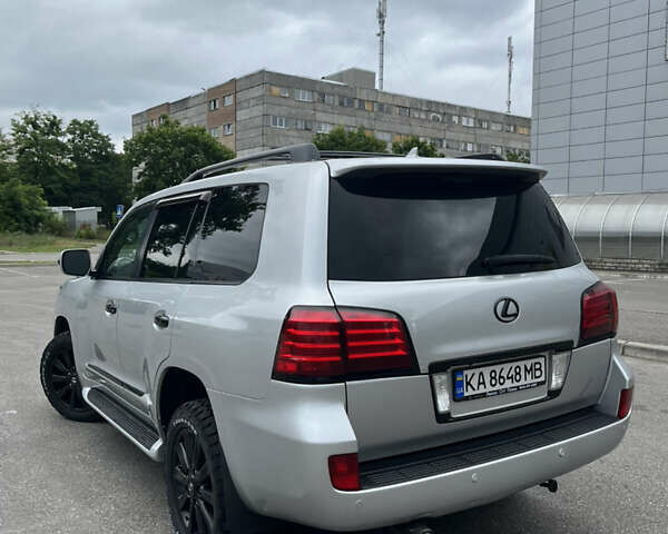 Сірий Лексус ЛХ, об'ємом двигуна 5.66 л та пробігом 305 тис. км за 21000 $, фото 4 на Automoto.ua