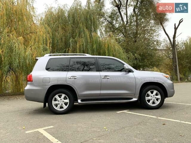 Серый Лексус ЛХ, объемом двигателя 5.66 л и пробегом 175 тыс. км за 32800 $, фото 8 на Automoto.ua