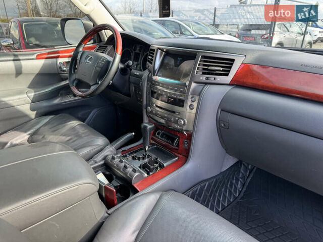 Сірий Лексус ЛХ, об'ємом двигуна 5.66 л та пробігом 303 тис. км за 22000 $, фото 31 на Automoto.ua