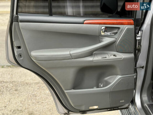 Сірий Лексус ЛХ, об'ємом двигуна 5.66 л та пробігом 246 тис. км за 24999 $, фото 21 на Automoto.ua