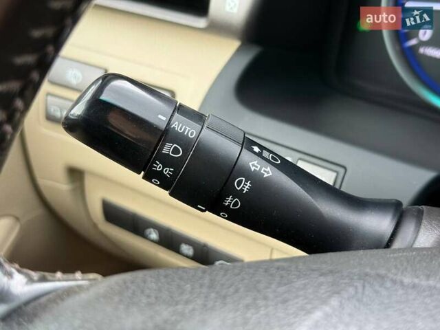 Сірий Лексус ЛХ, об'ємом двигуна 5.66 л та пробігом 235 тис. км за 27191 $, фото 24 на Automoto.ua