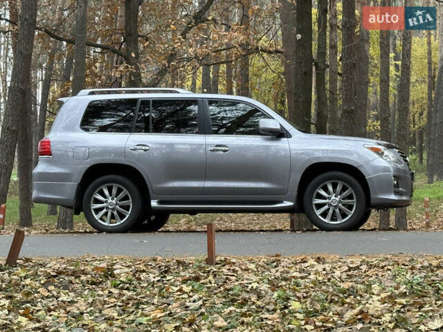 Серый Лексус ЛХ, объемом двигателя 5.66 л и пробегом 221 тыс. км за 32500 $, фото 3 на Automoto.ua