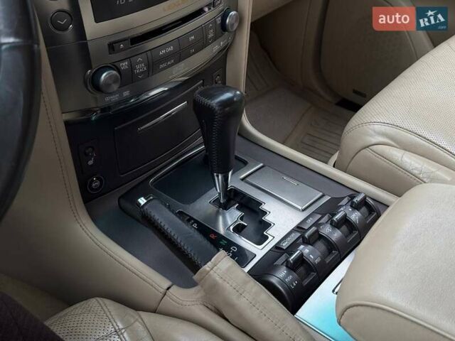 Сірий Лексус ЛХ, об'ємом двигуна 5.66 л та пробігом 235 тис. км за 27191 $, фото 31 на Automoto.ua