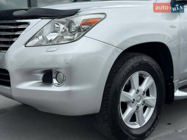 Сірий Лексус ЛХ, об'ємом двигуна 5.66 л та пробігом 235 тис. км за 27191 $, фото 61 на Automoto.ua