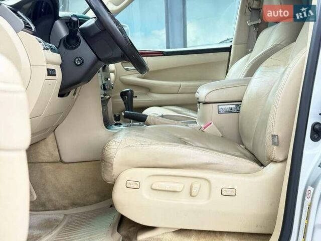 Сірий Лексус ЛХ, об'ємом двигуна 5.66 л та пробігом 235 тис. км за 27191 $, фото 17 на Automoto.ua