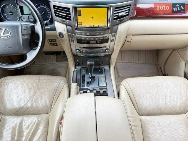 Сірий Лексус ЛХ, об'ємом двигуна 5.66 л та пробігом 235 тис. км за 27191 $, фото 46 на Automoto.ua