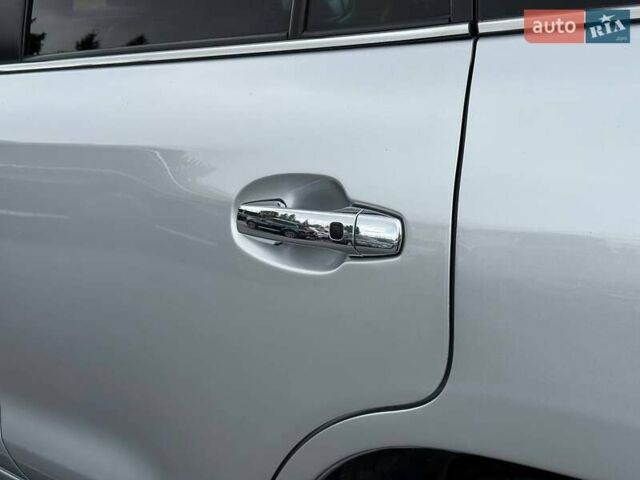 Сірий Лексус ЛХ, об'ємом двигуна 5.66 л та пробігом 235 тис. км за 27191 $, фото 34 на Automoto.ua