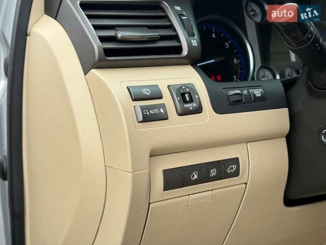 Сірий Лексус ЛХ, об'ємом двигуна 5.66 л та пробігом 235 тис. км за 27191 $, фото 20 на Automoto.ua