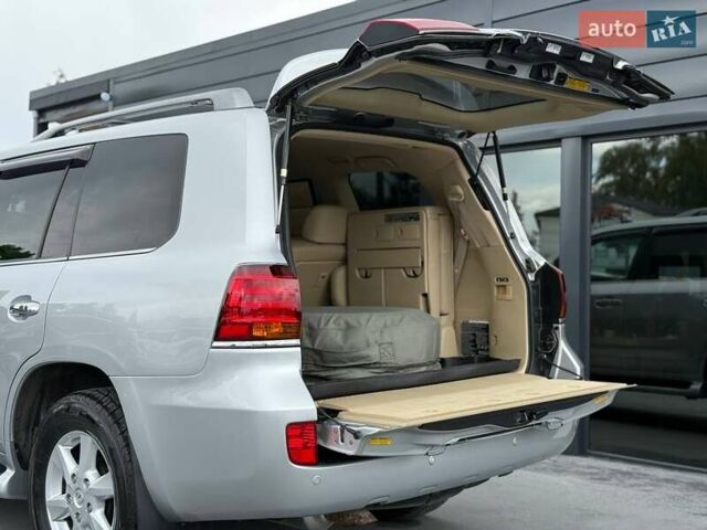 Сірий Лексус ЛХ, об'ємом двигуна 5.66 л та пробігом 235 тис. км за 27191 $, фото 53 на Automoto.ua