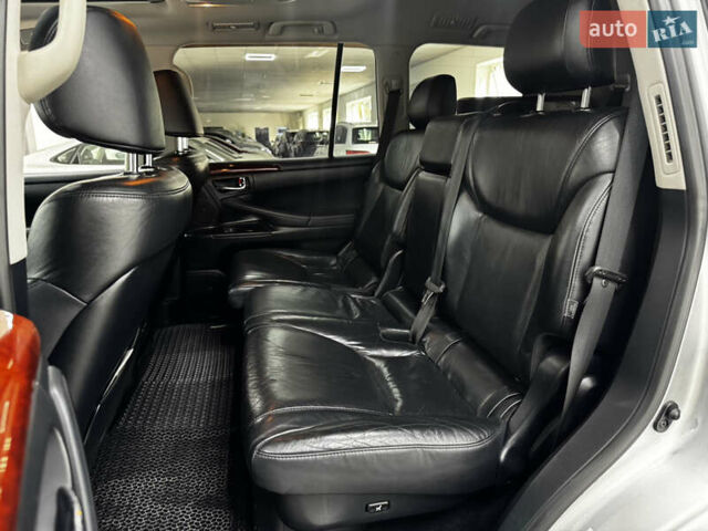 Серый Лексус ЛХ, объемом двигателя 5.66 л и пробегом 250 тыс. км за 29999 $, фото 13 на Automoto.ua