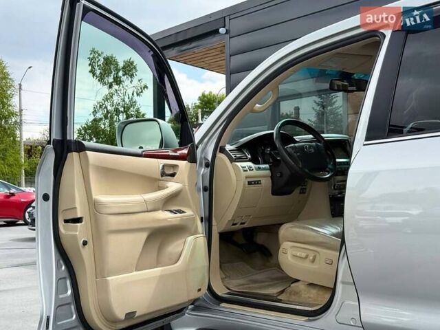 Сірий Лексус ЛХ, об'ємом двигуна 5.66 л та пробігом 235 тис. км за 27191 $, фото 12 на Automoto.ua