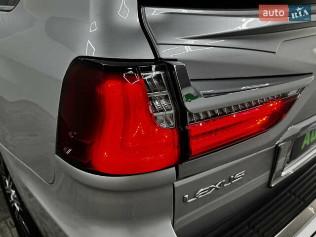 Серый Лексус ЛХ, объемом двигателя 5.66 л и пробегом 250 тыс. км за 29999 $, фото 23 на Automoto.ua