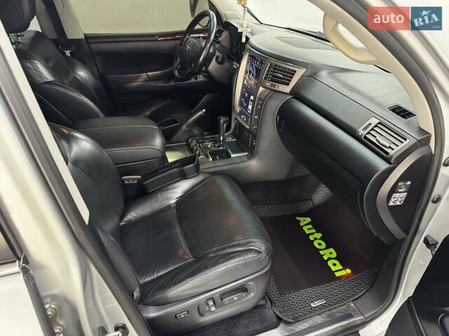 Серый Лексус ЛХ, объемом двигателя 5.66 л и пробегом 250 тыс. км за 29999 $, фото 12 на Automoto.ua