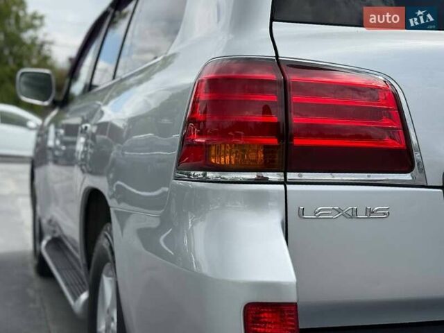 Сірий Лексус ЛХ, об'ємом двигуна 5.66 л та пробігом 235 тис. км за 27191 $, фото 10 на Automoto.ua