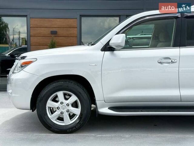 Сірий Лексус ЛХ, об'ємом двигуна 5.66 л та пробігом 235 тис. км за 27191 $, фото 6 на Automoto.ua